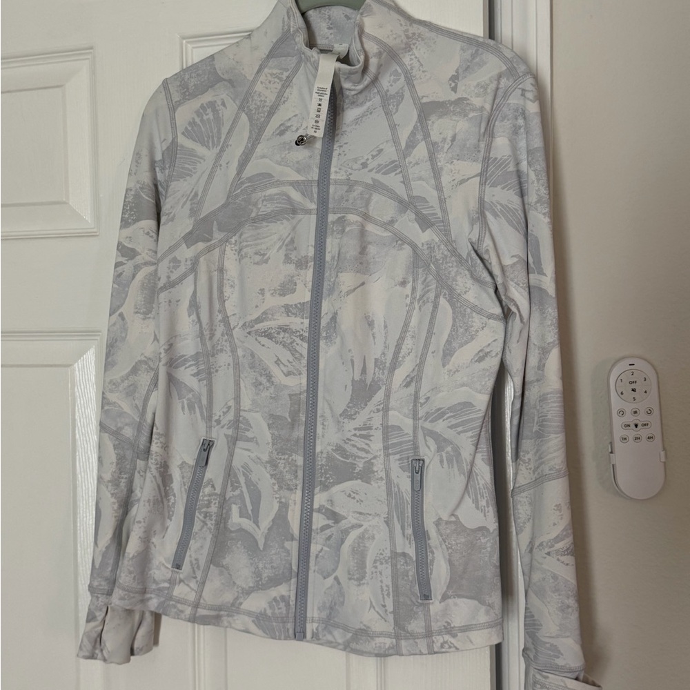 Lululemon Athletica Women's White Patterned Jacket 8